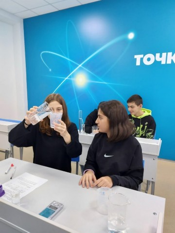 Проведение физических экспериментов обучающимися по дополнительной общеобразовательной программе Занимательная физика в опытах и экспериментах. Руководитель кружка Гетманова И. Н. Проведение физических экспериментов обучающимися по дополнительной общеобразовательной программе Занимательная физика в опытах и экспериментах. Руководитель кружка Гетманова И. Н.